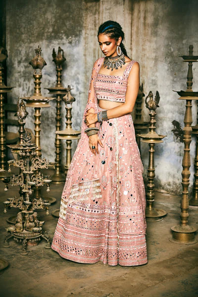 How to Select the right designer bridal lehenga choli for the Indian Wedding