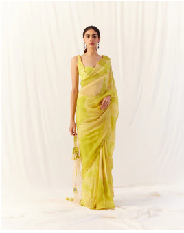 Which saree is best for slim girl