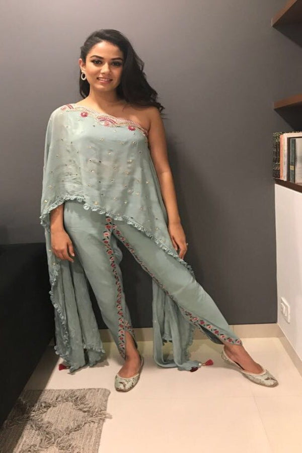 Mira Kapoor looking fresh as a flower in Monika Nidhii ensemble